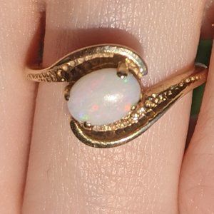 10K Yellow Gold Genuine Opal Ring - 4.25/4.5